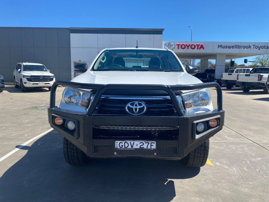 2019 Toyota HiLux  SR Dual Cab Cab Chassis Image 8