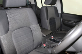 2013 Nissan Navara D40 S6 Turbo ST Utility crew cab