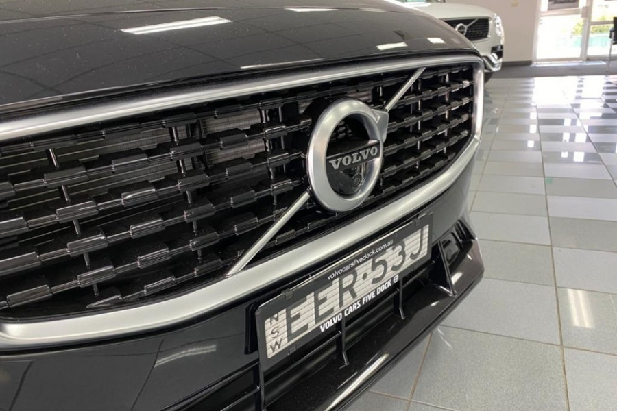 2020 Volvo S60 Z Series T5 R-Design Sedan Image 11