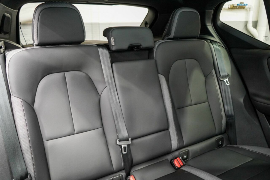 2026 Volvo EX40  Ultra Twin Motor Performance SUV Image 9