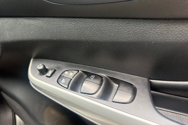 2018 Nissan Navara D23 Series 3 ST-X King Cab Pickup Image 23