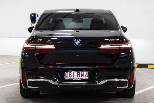 2024 BMW i7 G70 M70 xDrive Sedan image 4