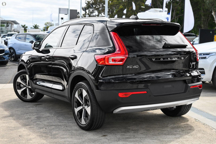 2025 MY26 Volvo XC40 XZ Ultra B4 Bright SUV Image 4
