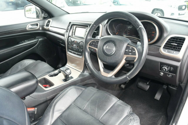 2013 Jeep Grand Cherokee Laredo 4x2 6 of 19