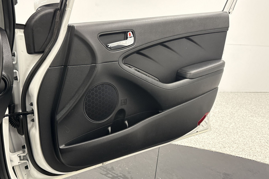 2016 MY17 Kia Cerato YD Sport Hatch Image 19
