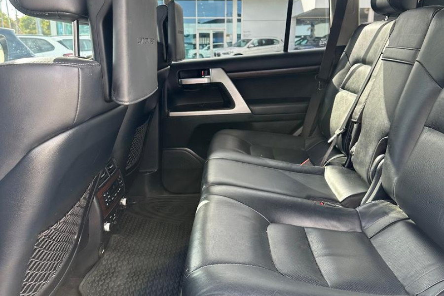 2020 Toyota LandCruiser VDJ200R Sahara SUV Image 16