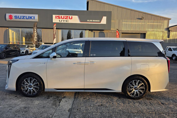 2026 GAC M8 PHEV  Luxury People Mover Image 4