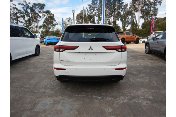 2024 Mitsubishi Outlander ZM ES SUV Image 6