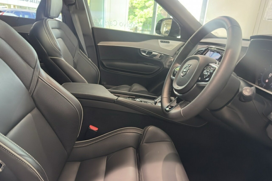 2024 Volvo XC90 L Series Recharge Ultimate T8 Plug-In Hybrid SUV Image 14