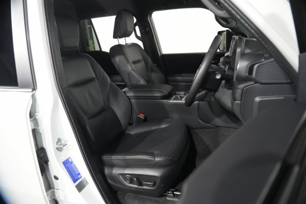 2026 Toyota LandCruiser Prado VX SUV Image 24