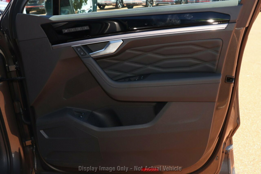 2026 Volkswagen Touareg RC R SUV Image 5