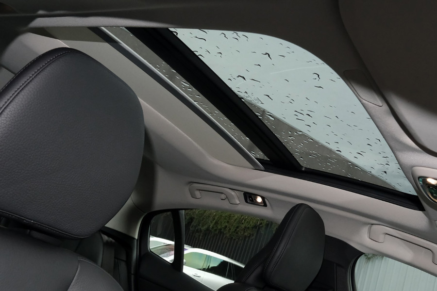 2022 Volvo S60  B5 Inscription Sedan Image 17