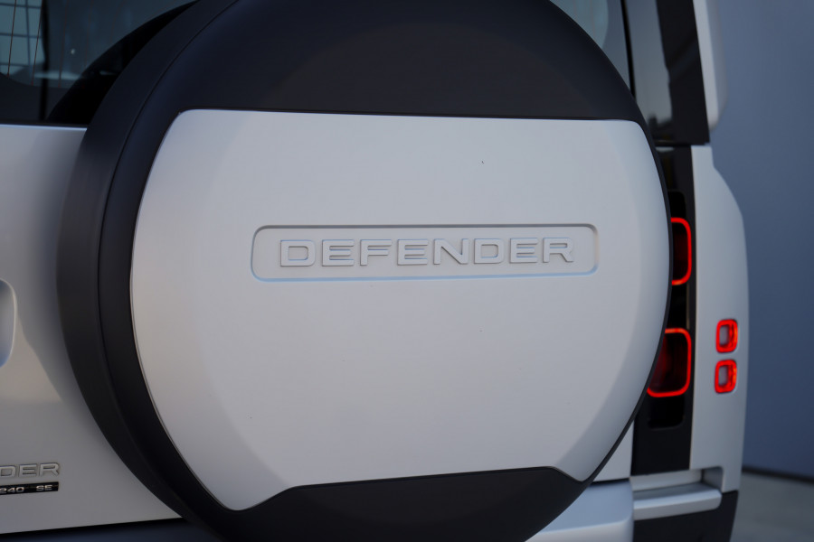 2020 Land Rover Defender L663 SE Wagon Image 43