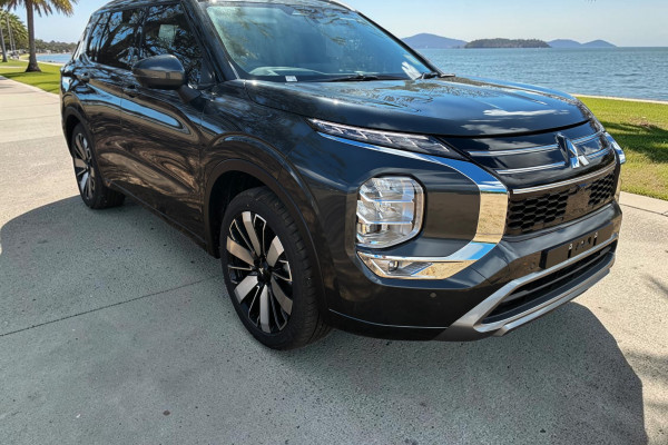 2025 Mitsubishi Outlander ZM Exceed SUV Image 1