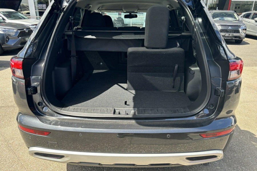2024 Mitsubishi Outlander ZM LS SUV Image 10