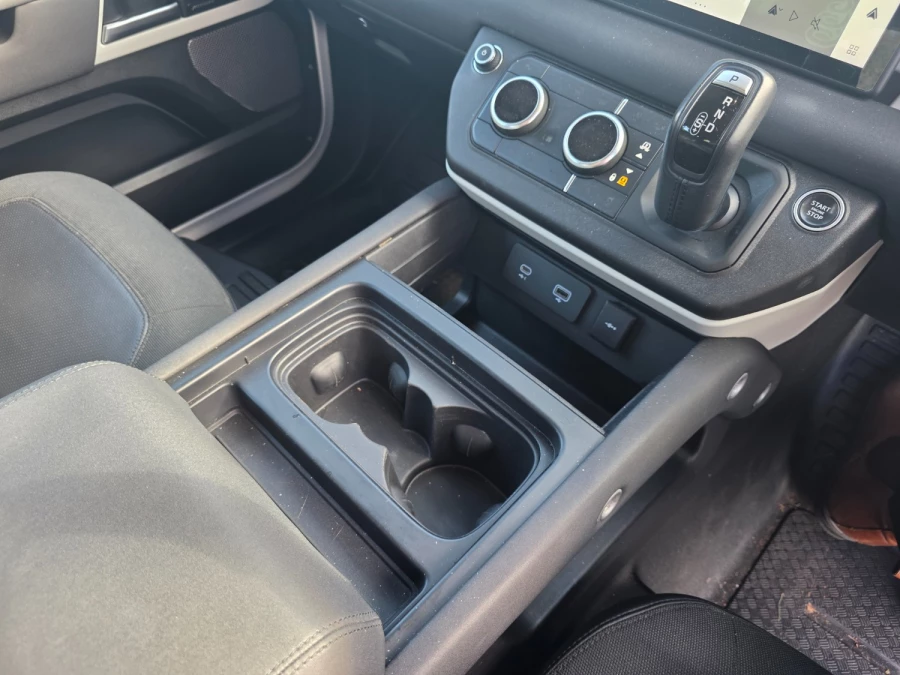 2020 MY21 Land Rover Defender L663 110 D300 SE SUV Image 26
