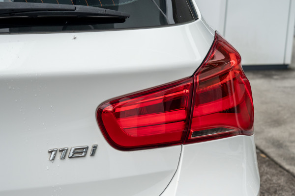 2017 BMW 1 Series 118i Sport Line Hatch Image 21