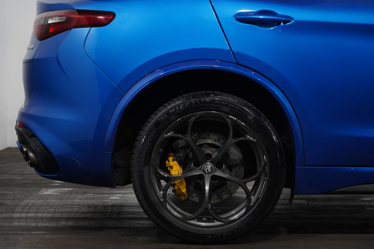 2019 Alfa Romeo Stelvio Quadrifoglio SUV Image 6
