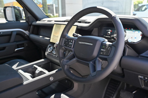 2026 Land Rover Defender L663 110 P425 X-Dynamic SE SUV image 7