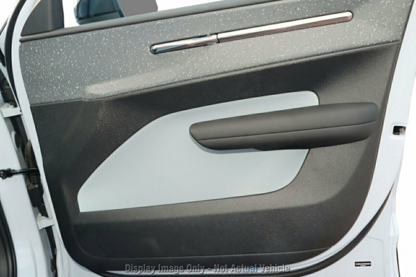 2024 Volvo EX30  Single Motor Extended Range Ultra SUV Image 5