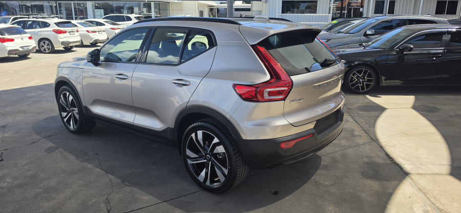 2023 Volvo XC40 XZ Ultimate B5 Dark SUV Image 5