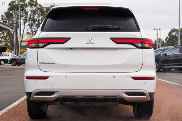 2025 MY24 Mitsubishi Outlander ZM LS SUV Image 3