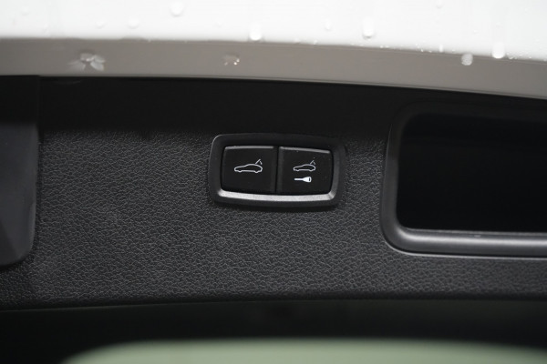 2017 Porsche Macan S SUV Image 25