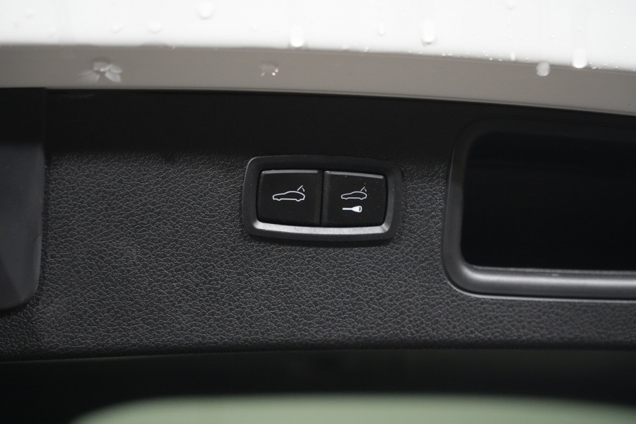 2017 Porsche Macan S SUV Image 25
