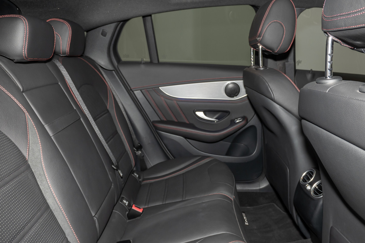 2022 Mercedes-Benz Glc 300 4matic Coupe Image 3