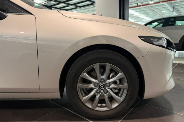 2025 Mazda 3 BP Series G20 Pure Hatch Image 7
