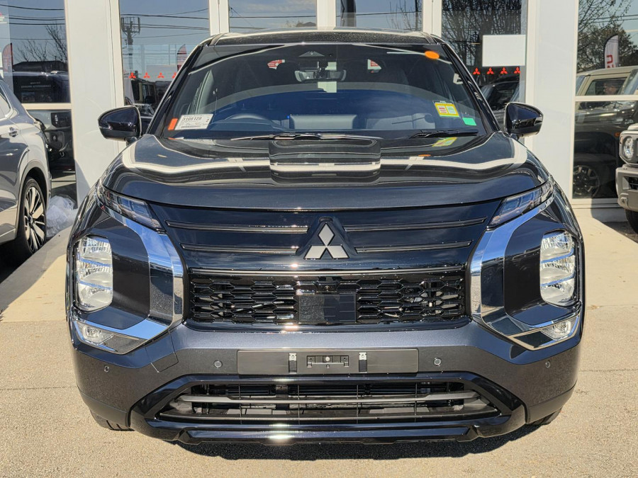 2026 Mitsubishi Outlander ZM Black Edition SUV Image 3