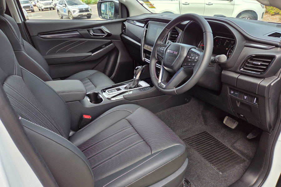 2024 Isuzu MU-X RJ LS-T SUV Image 9