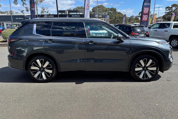 2025 Mitsubishi Outlander ZM Exceed SUV Image 8