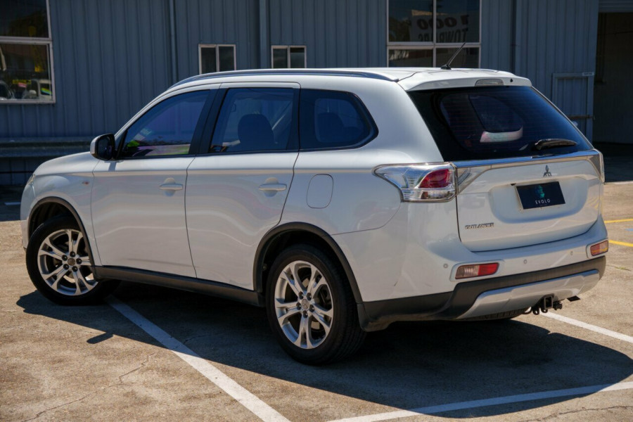 2014 MY14.5 Mitsubishi Outlander ZJ ES Wagon Image 2