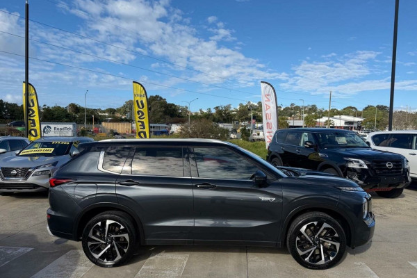 2024 Mitsubishi Outlander ZM PHEV Exceed Tourer SUV Image 3