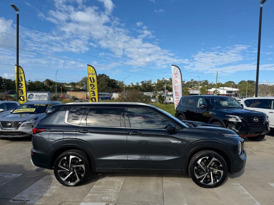 2024 Mitsubishi Outlander ZM PHEV Exceed Tourer SUV Image 3