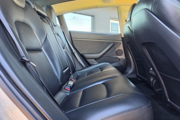 2021 Tesla Model 3  Performance Sedan Image 17