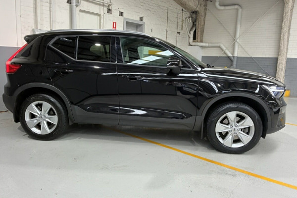 2025 Volvo XC40 XZ Plus B4 SUV Image 3