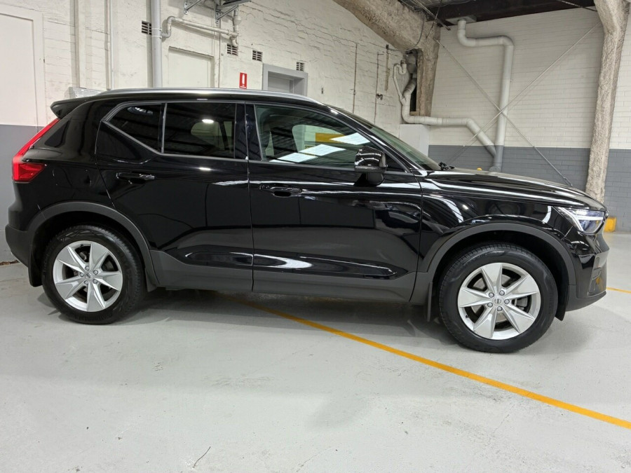 2025 Volvo XC40 XZ Plus B4 SUV Image 3
