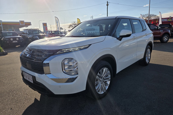 2023 MY24 Mitsubishi Outlander ZM ES SUV Image 3