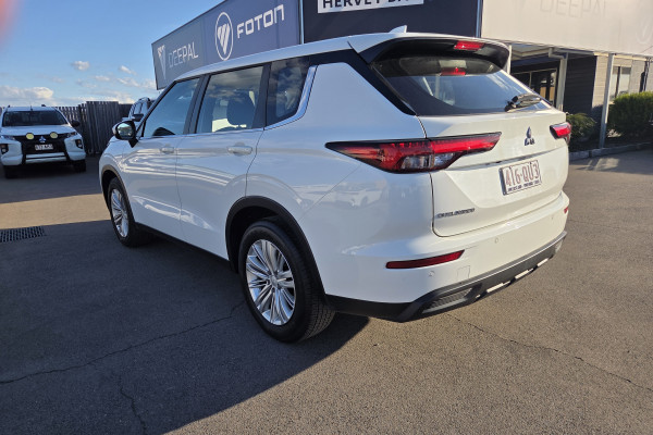 2023 MY24 Mitsubishi Outlander ZM ES SUV Image 6
