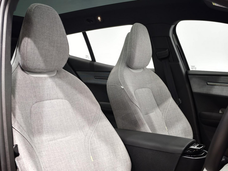 2024 Volvo EX30  Single Motor Extended Range Ultra SUV Image 7