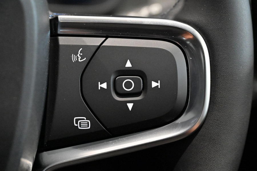 2024 MY25 Volvo XC40 XZ Ultra B4 Bright SUV Image 16