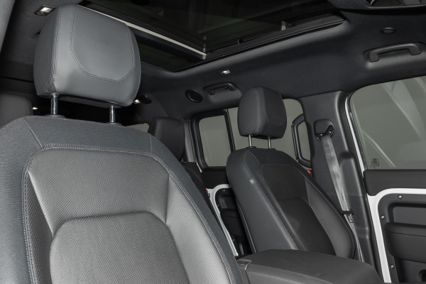 2024 Land Rover Defender L663 130 D300 X-Dynamic SE SUV Image 4