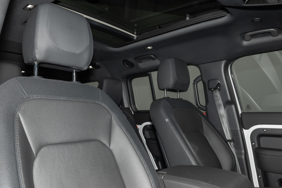 2024 Land Rover Defender L663 130 D300 X-Dynamic SE SUV Image 4