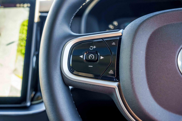 2025 MY26 Volvo XC90 L Series Plus B5 Bright SUV image 11