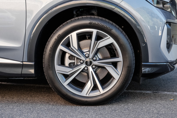 2025 Audi Q4 e-tron F4 45 SUV image 22