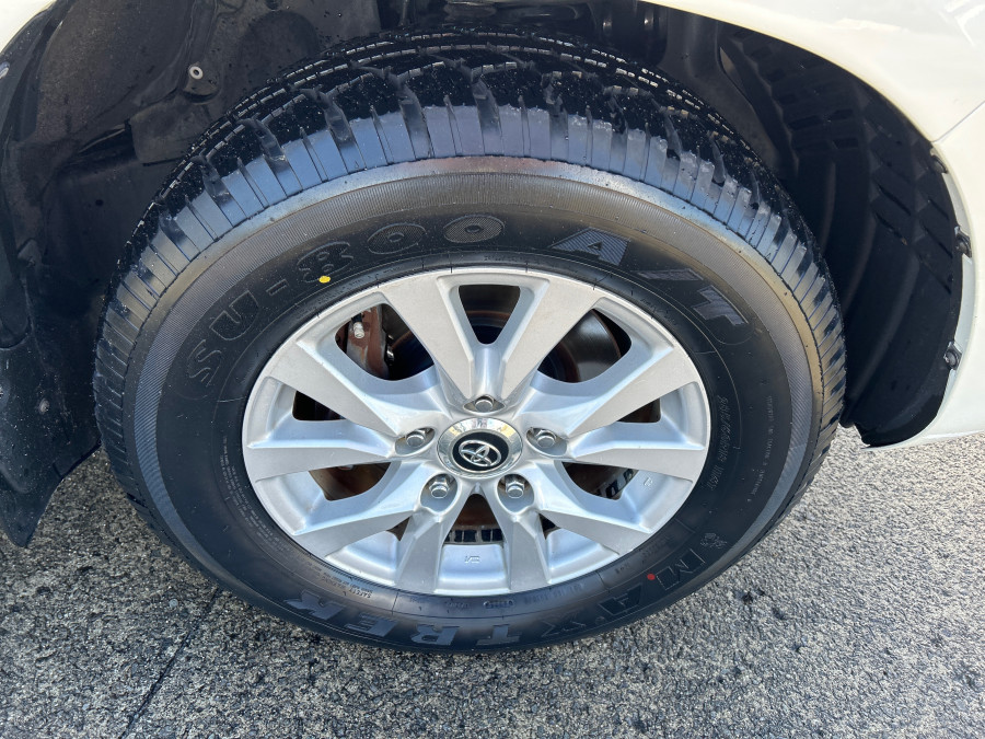 2016 Toyota LandCruiser VDJ200R Sahara SUV Image 17