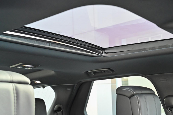 2025 Land Rover Discovery Series 5 D350 Dynamic HSE SUV image 12