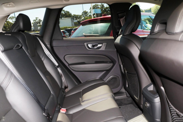 2025 Volvo XC60 UZ Plus T8 Plug-in Hybrid SUV Image 8